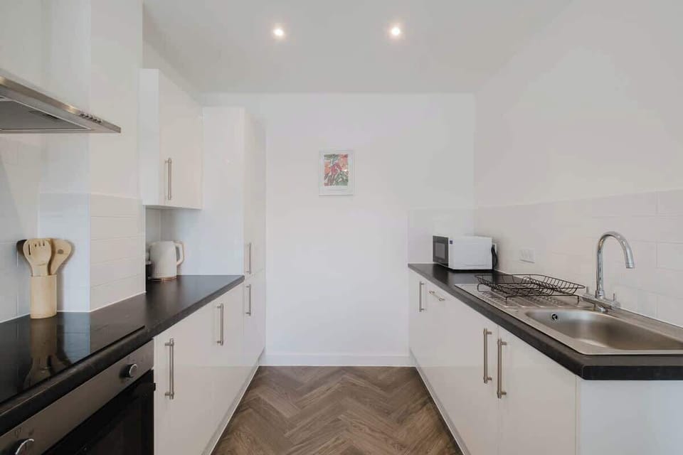 Feel right at home with a sleek, fully-equipped kitchen and dining space perfect for any mealtime