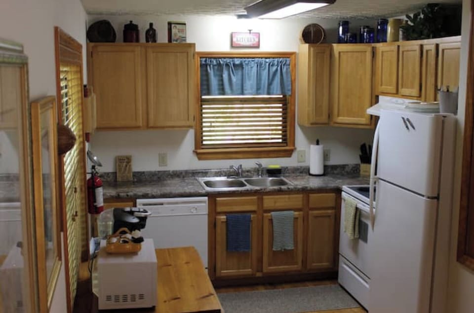 Kitchen. Fully equipped, with a duel coffee pot, microwave and more