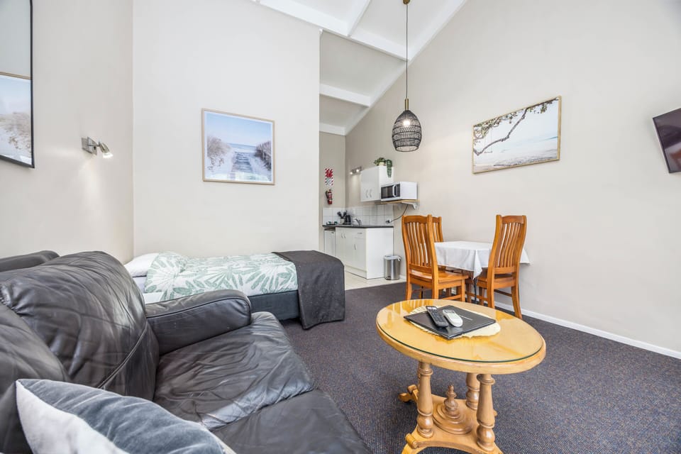 Unit 5 Living (4)