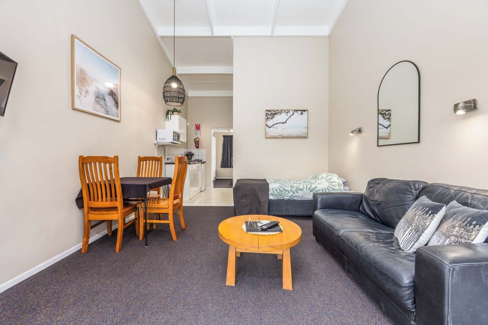 Unit 6 Living (3)