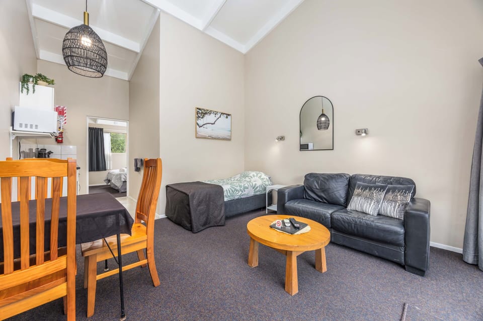 Unit 6 Living (4)