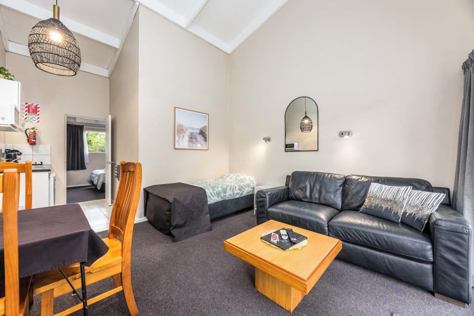 Unit 8 Living (1)