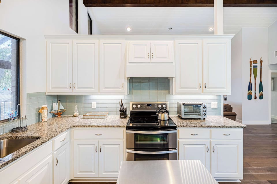 Kitchen has all your basics