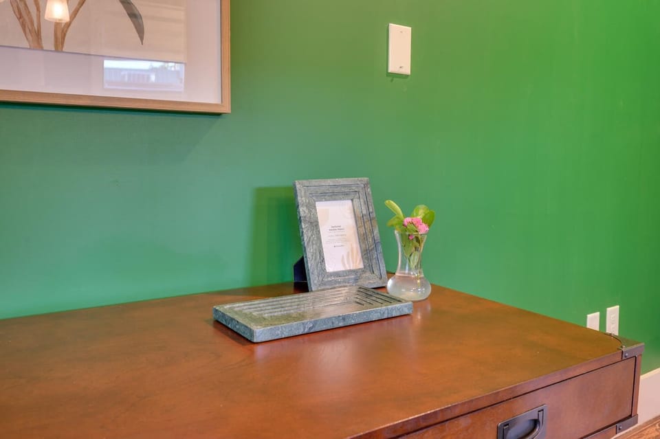 Suite 204 – The 2nd Floor Green Four-Poster Suite offers two Casper King Beds, 2 Smart TVs, and En Suite Bathroom