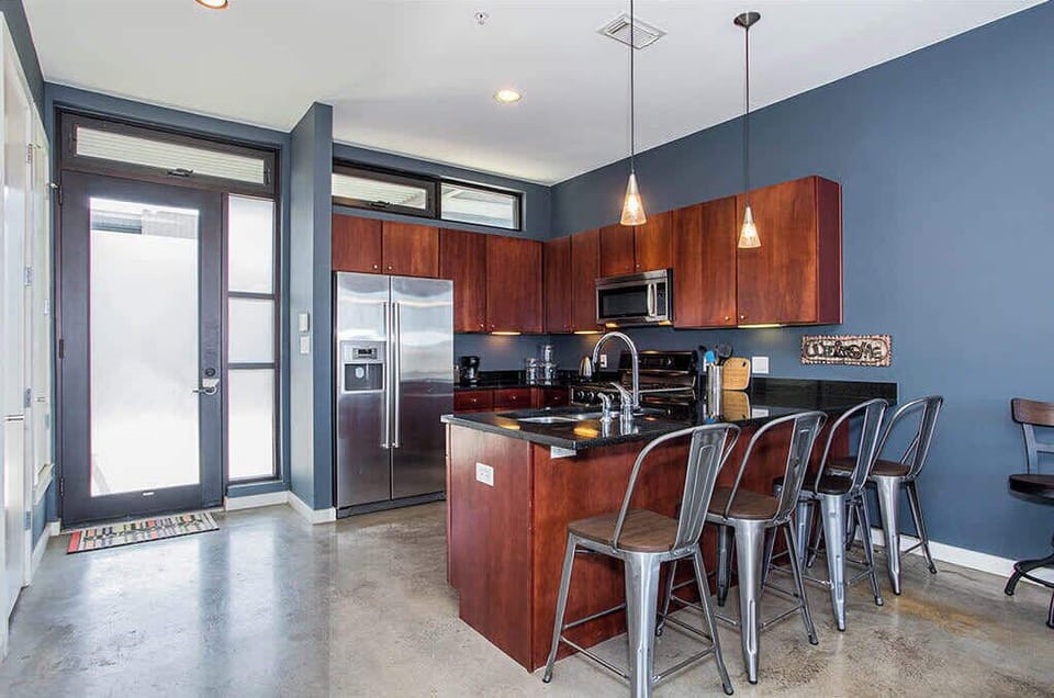 Counter seating and full kitchen