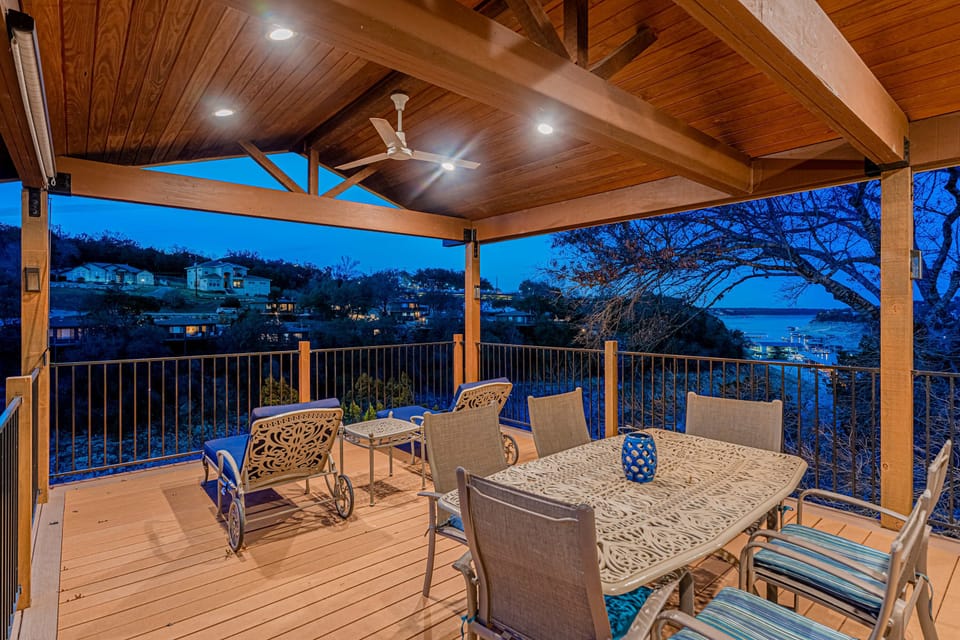 Balcony with outdoor seating