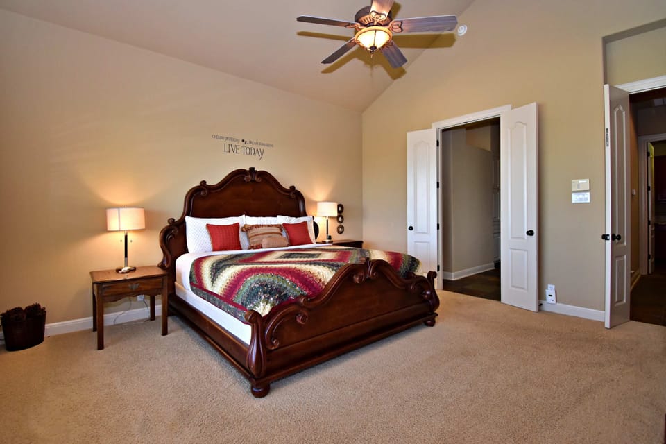 Bedroom 1 with King bed, cable TV, deck access, and a private en-suite (1st floor)