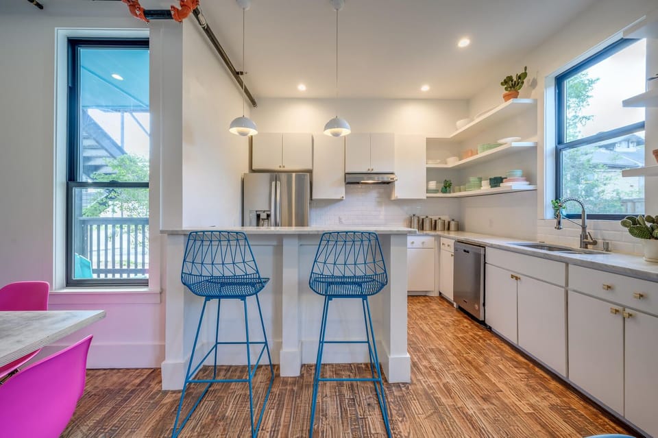 Additional counter seating for 2 is available in the sleek, well-equipped kitchen