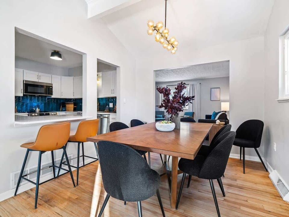 A feast for the eyes!  This dining room is a dream come true.  So much style, so much space. ✨ #diningroomgoals