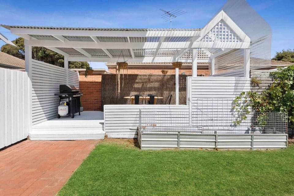 Huge fully fenced back yard, undercover patio with outdoor setting and BBQ