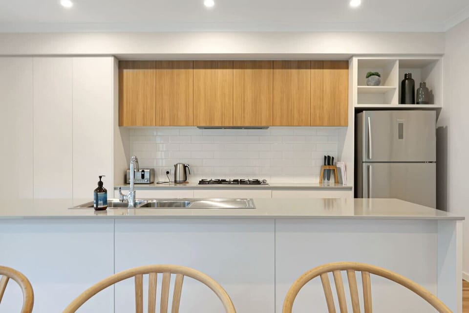 Bright modern kitchen with breakfast bar seating