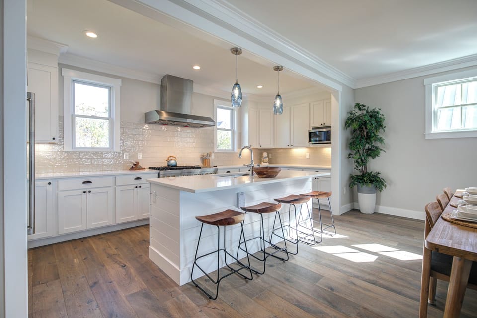 Four additional seats are available at the kitchen island. 