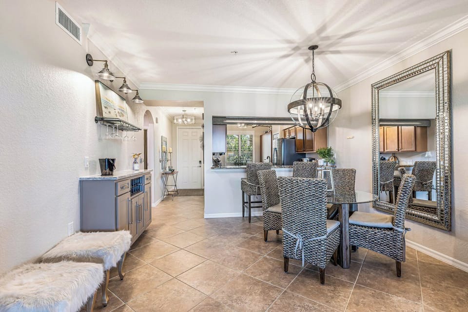 Entryway into the kitchen & Dining room