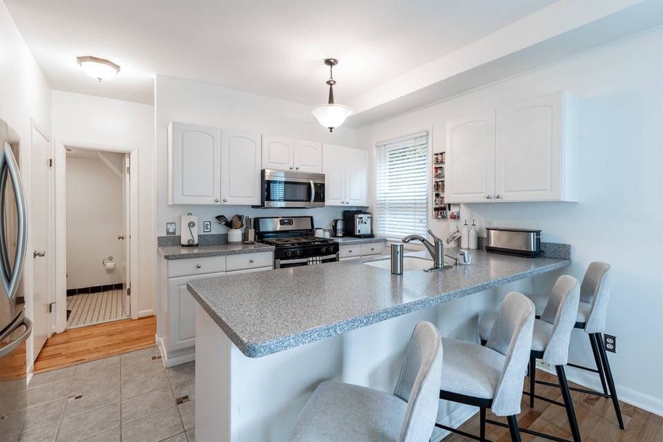 View of the breakfast bar in the kitchen with seating for 4.