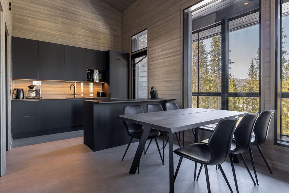 Kitchen & dining room