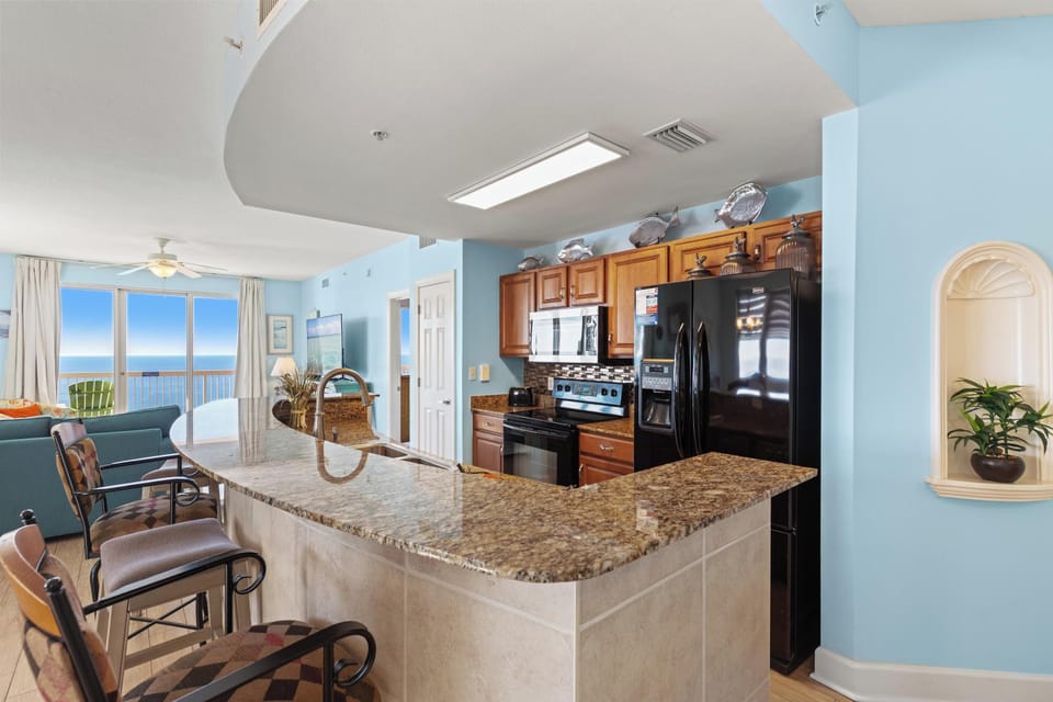Kitchen with Breakfast Bar