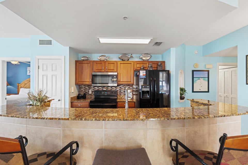 Kitchen with Breakfast Bar
