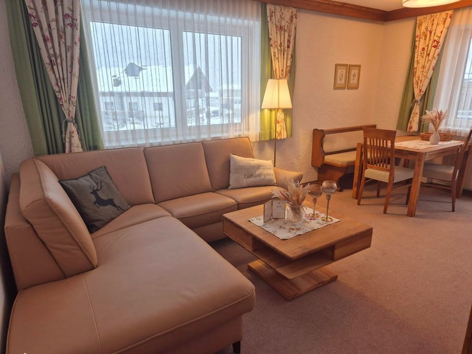 Apartment, bath, WC, balcony Early Kurz - Appartements Alpenland Apartment in Tyrol