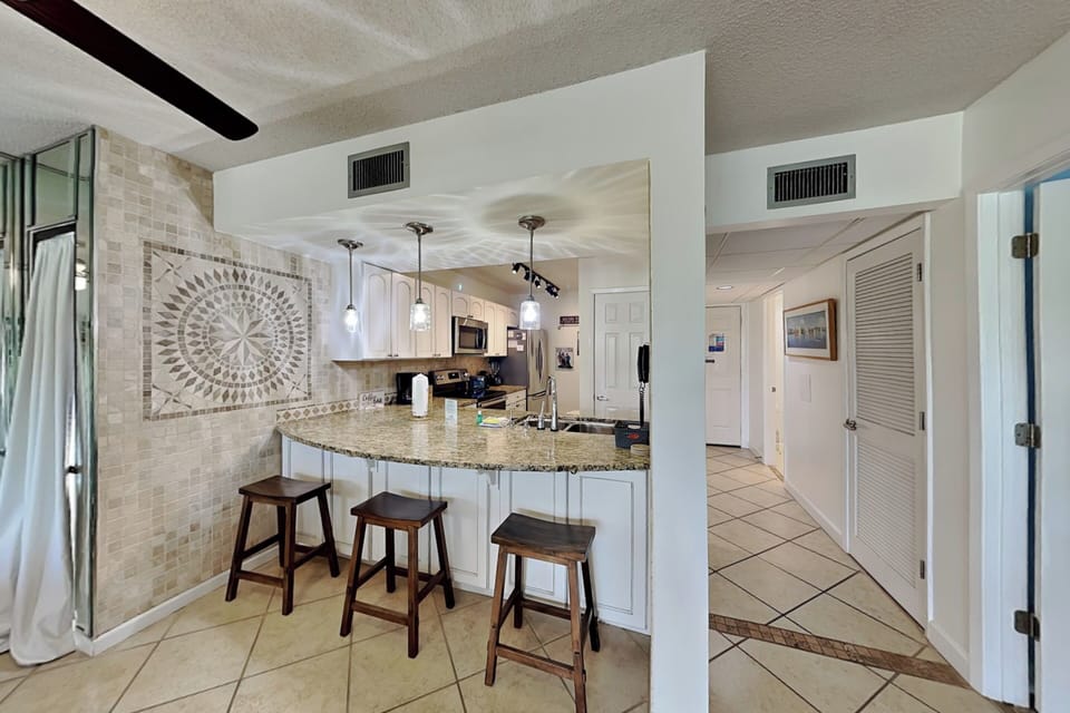 Kitchen - Breakfast Bar