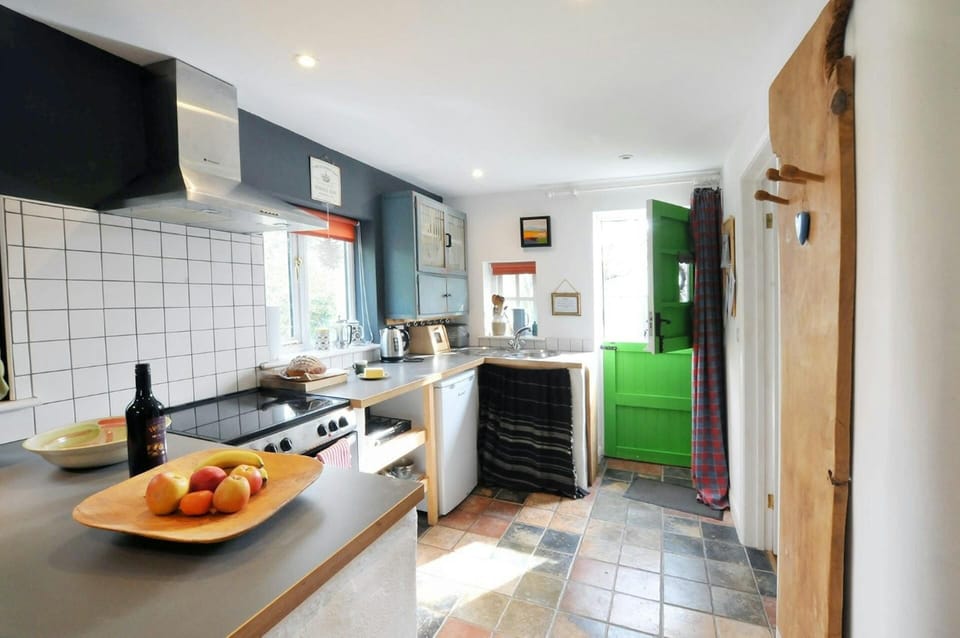 Kitchen with range cooker, kettle, toaster, sink and stable door