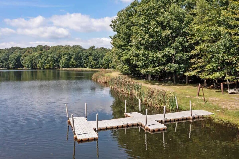 Lakeside Escape: Relax on the dock, surrounded by nature and stunning water views!