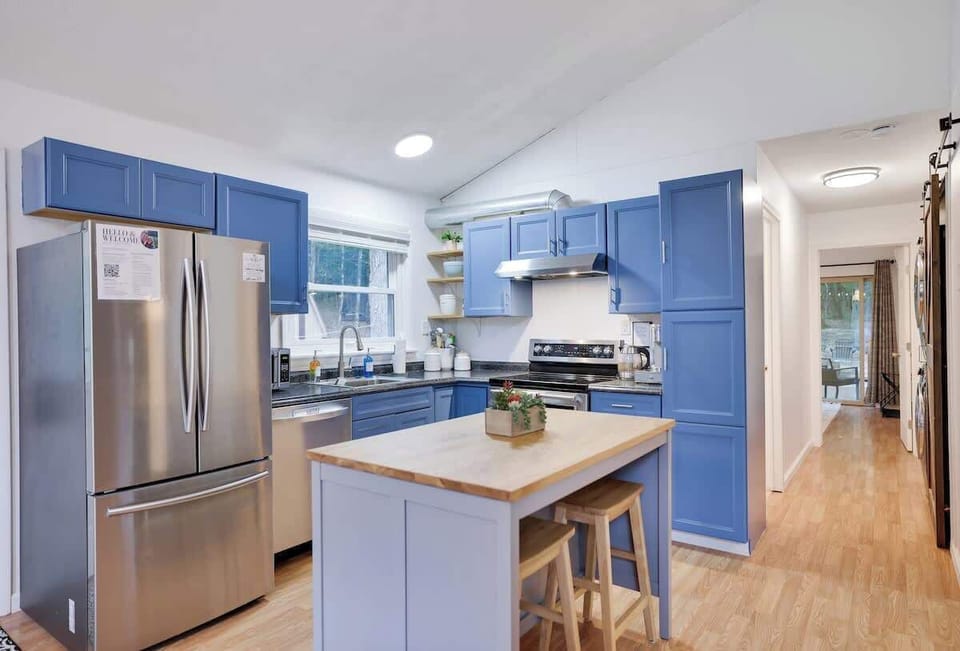 Modern, spacious, and ready for all your cooking needs—feel right at home in this kitchen.