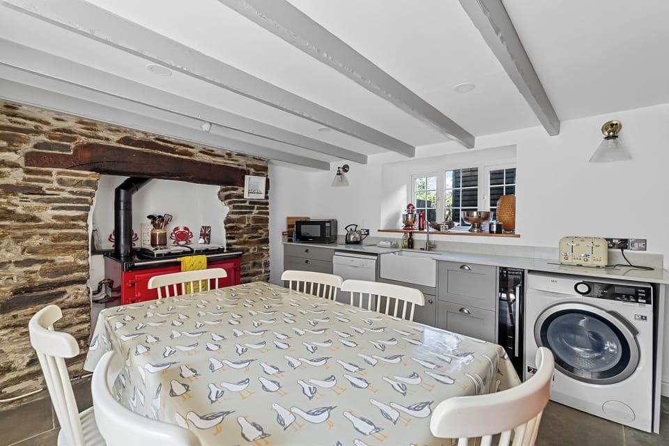 Fitted Kitchen and appliances