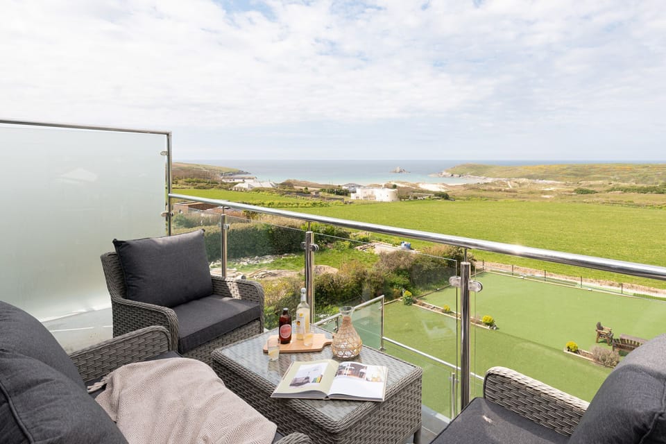 Balcony at 9 Beachview, Crantock, Cornwall, self catering with Beach Retreats.