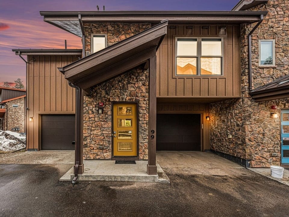 2 garages plus 2 extra parking spots for 4 total cars on site, plus overflow [parking on the ends of the building
