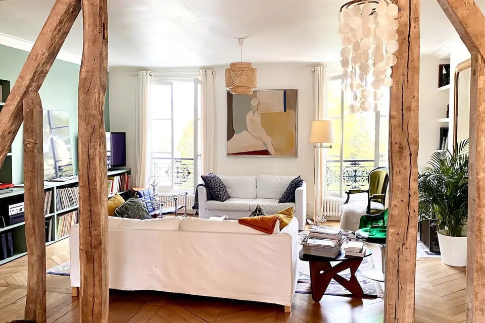 Living room (from the dining room)
