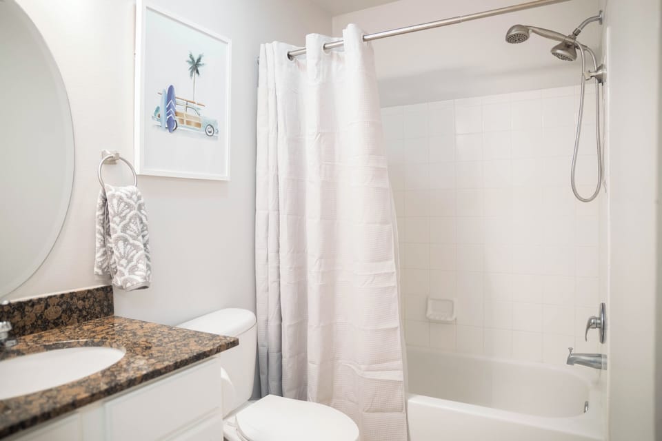Bathroom #1 with combo shower/tub 