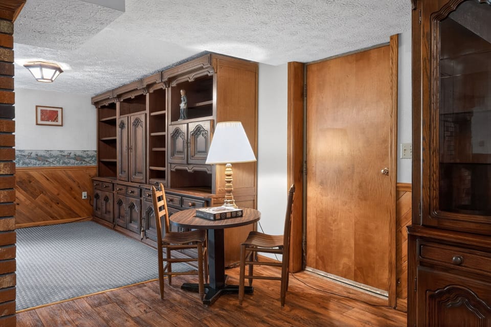 Indoors, Hardwood, Floor, Flooring, Lamp