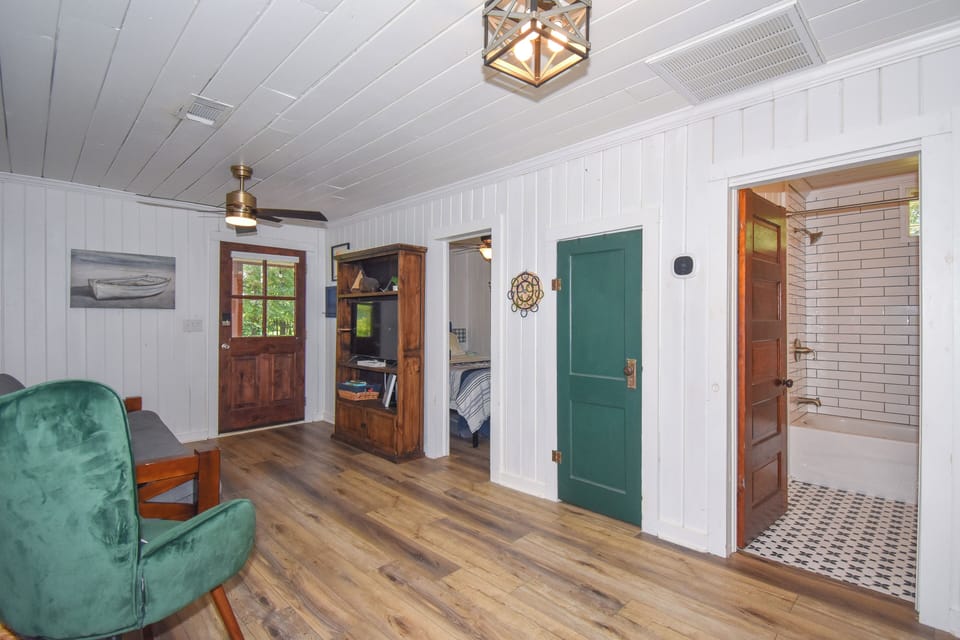 Guest Room/ Guest Bath access