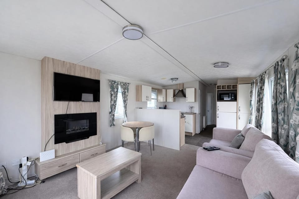 The flexible layout makes it easy to tailor your living space to suit any occasion or mood.