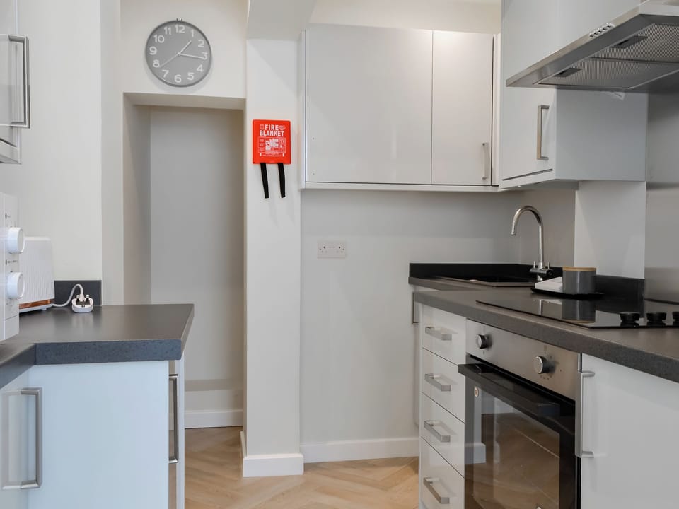 Kitchen | Aberfoyle Apartment 4 - Oak - Loch Apartments, Aberfoyle
