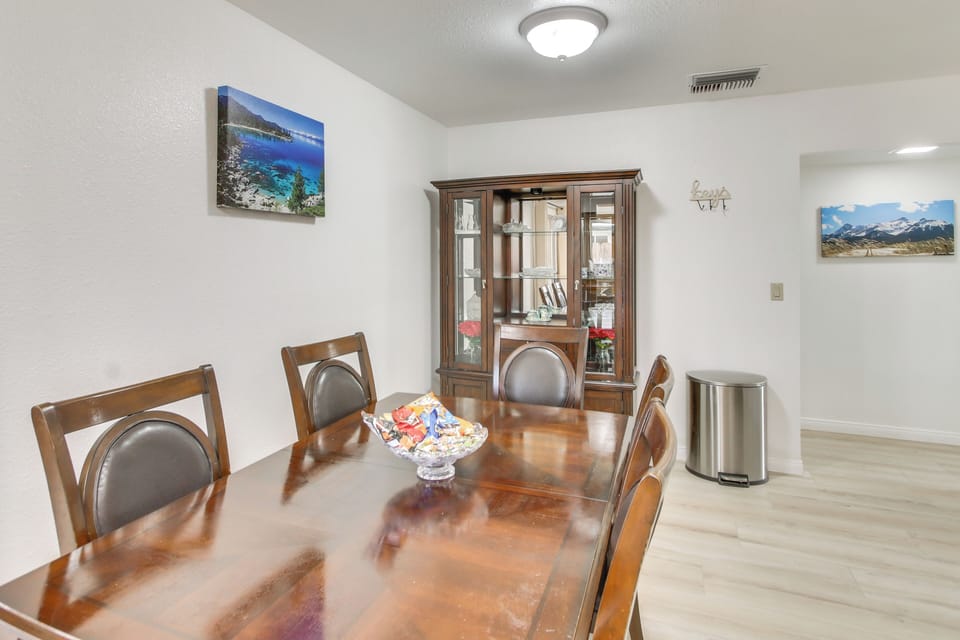 Dining Area | Dishware/Flatware Provided