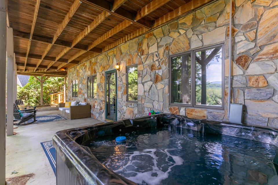 Outdoor spa tub