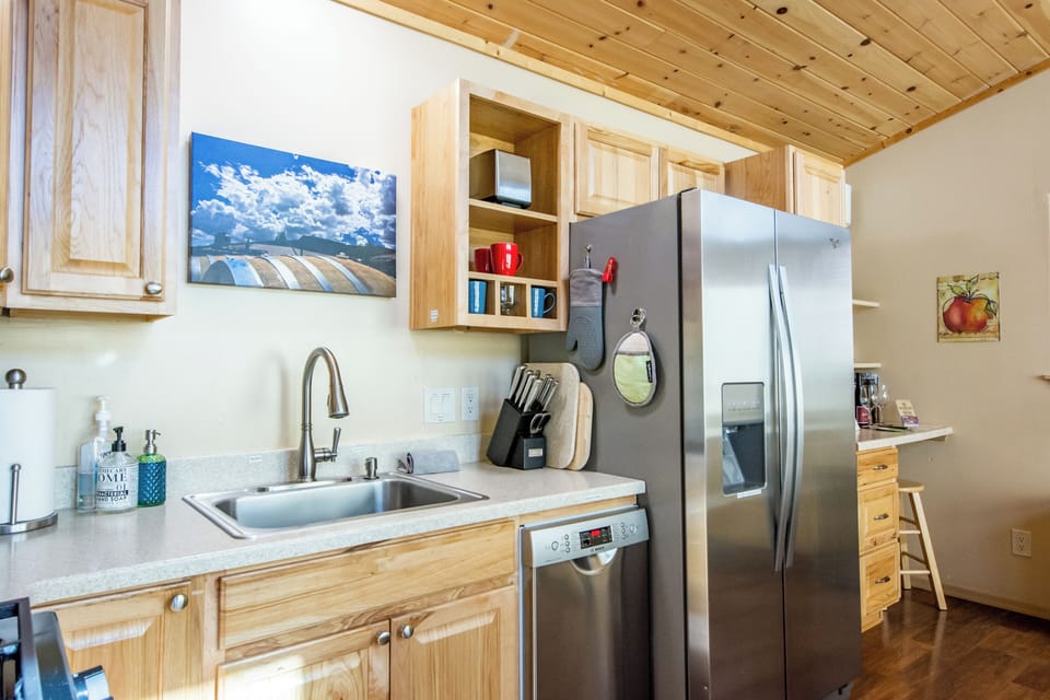 Fully stocked kitchen and coffee/tea bar