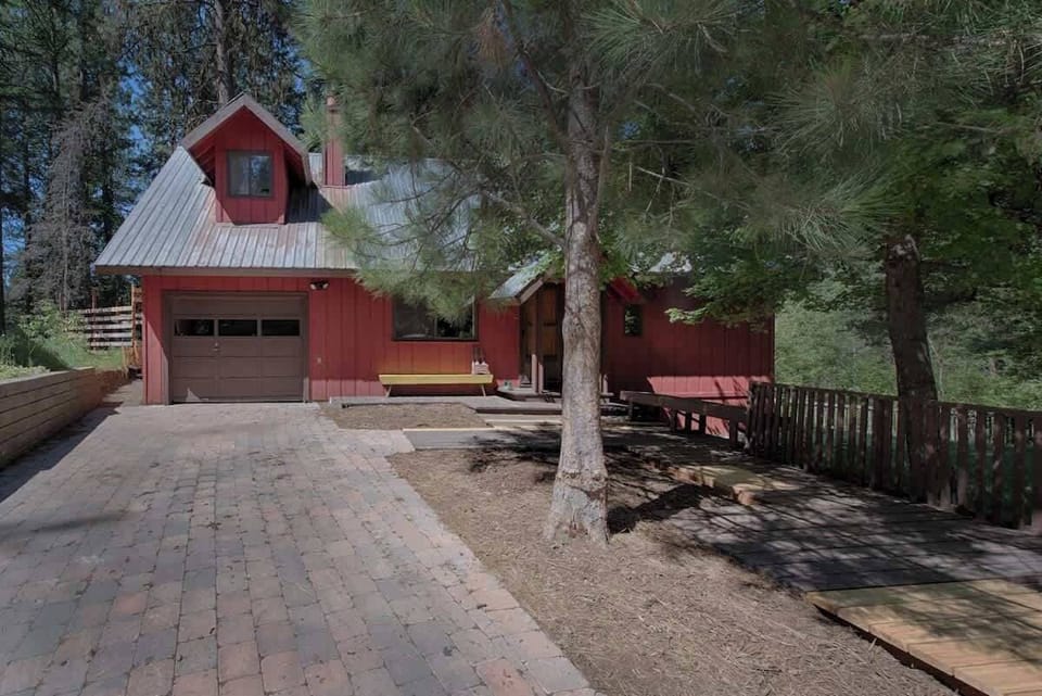 Parking for 2 in Driveway and more incl trailers on the street.
