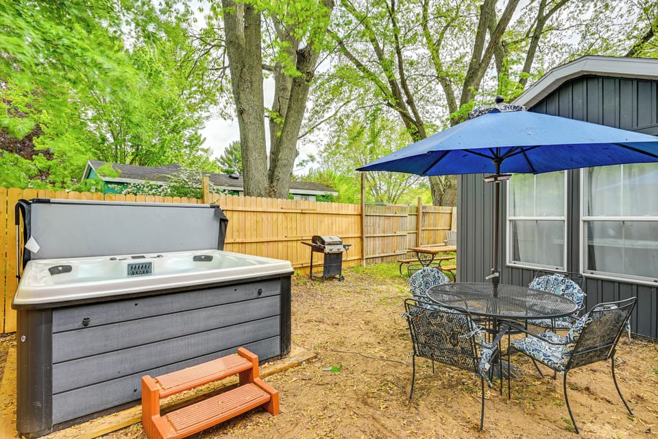 Benton Harbor Vacation Rental | 3BR | 2BA | 3 Steps to Enter | 1,400 Sq Ft