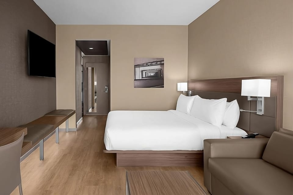 Unit with 1 King bed