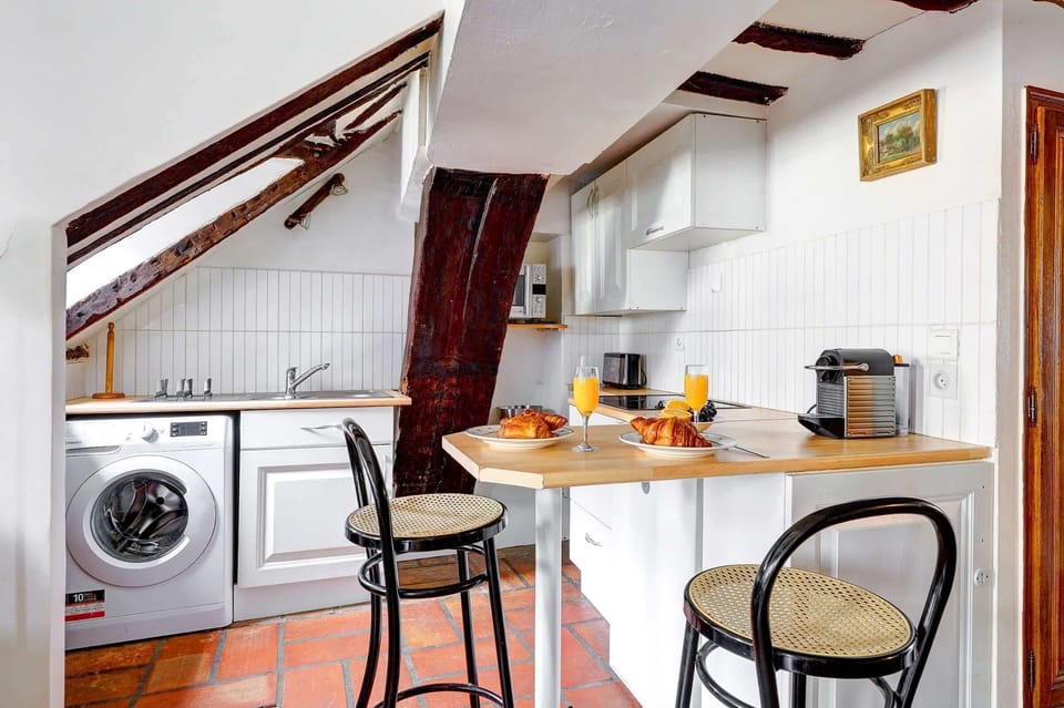 The kitchen and dining area