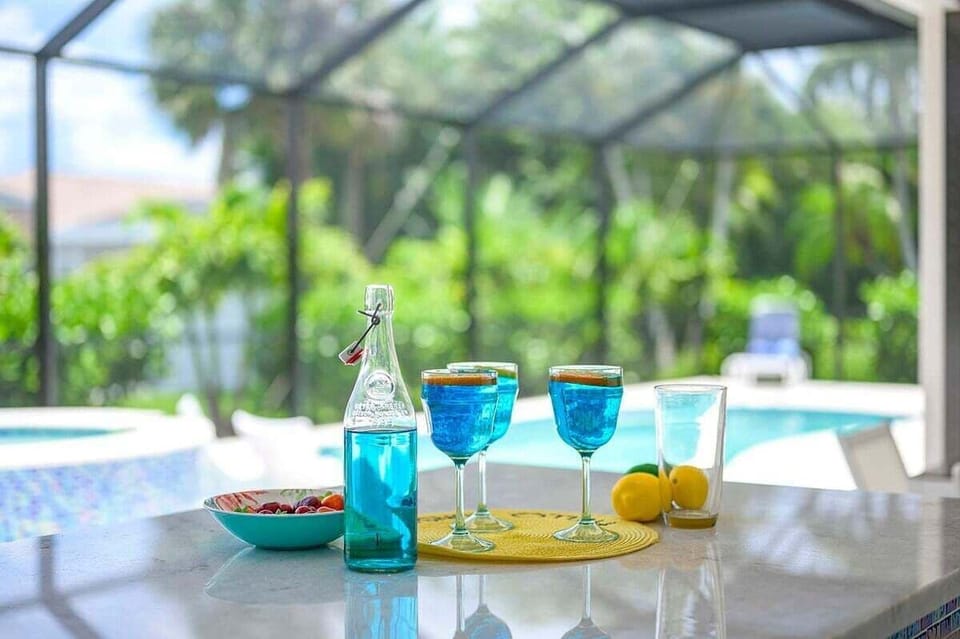 Al Fresco Dining under Covered Lanai