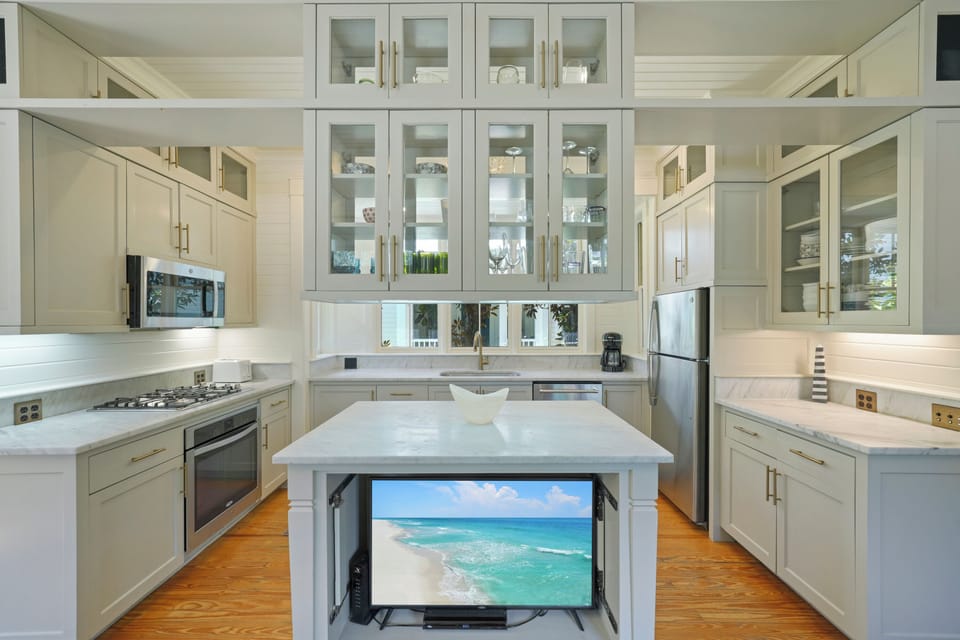 UPDATED KITCHEN & CENTER ISLAND W/TV