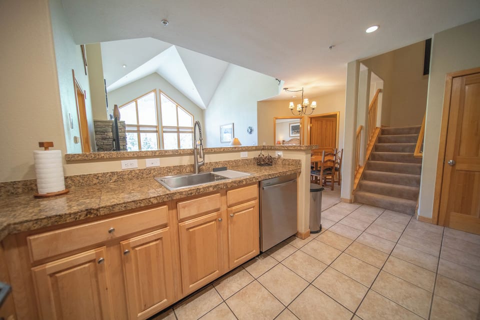 Multi-level condo with vaulted ceilings