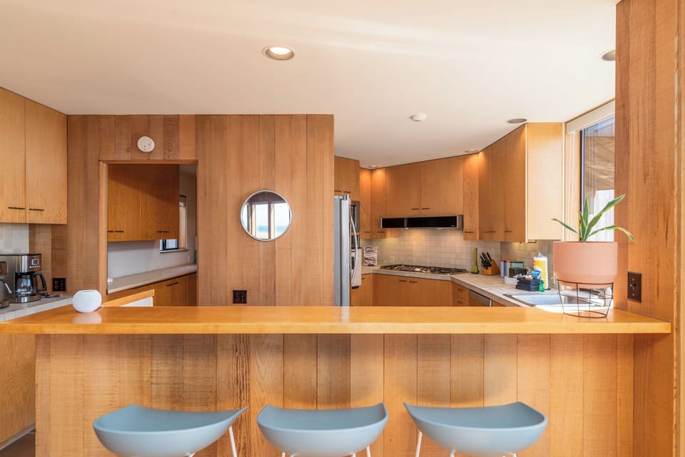 Additional bar stool seating for 3 around the kitchen
