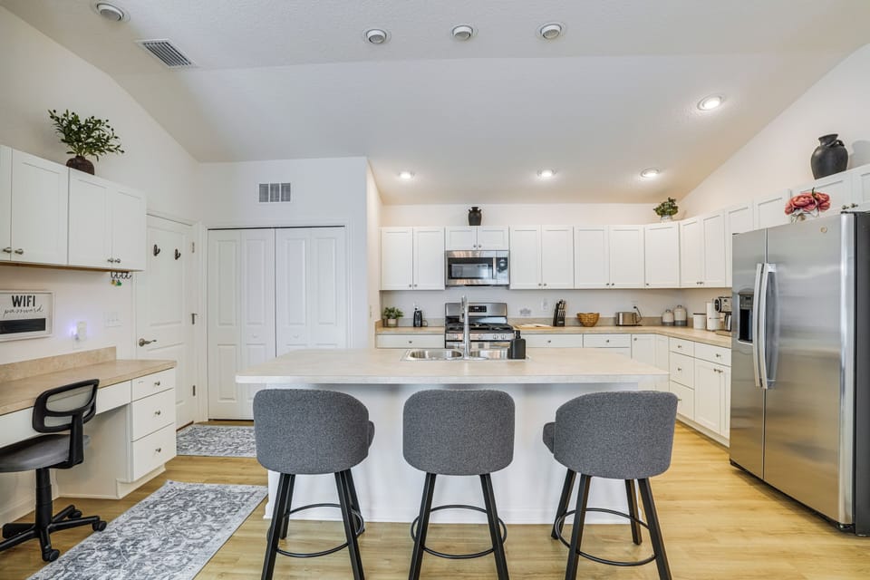Kitchen | Dual Drip/Single-Serve Coffee Maker | Toaster