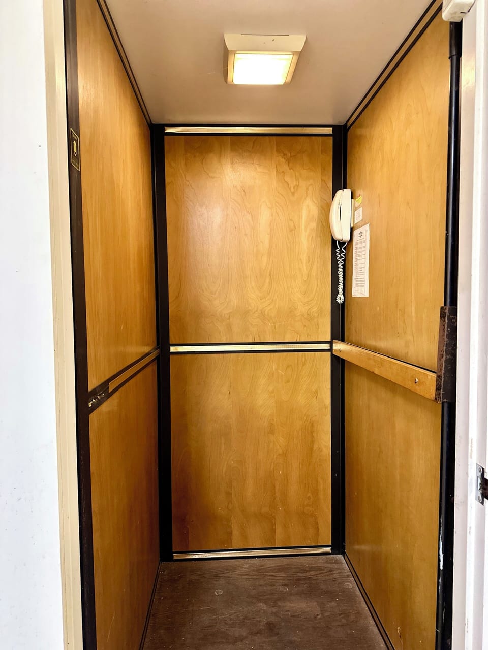 Elevator, hold 3-5 people