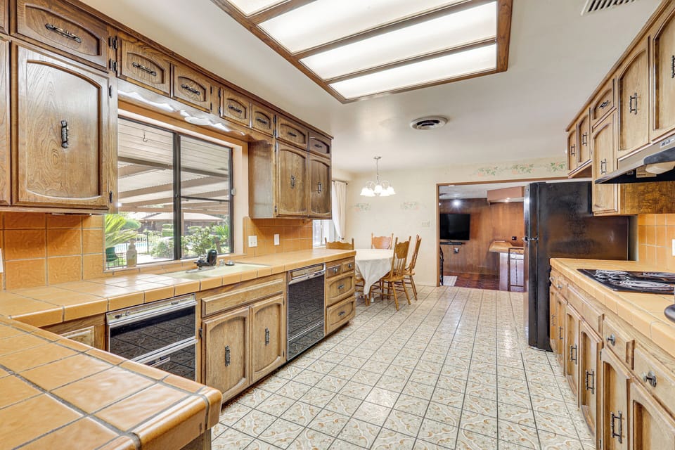Kitchen | Drip Coffee Maker | Dishware & Flatware Provided | Cooking Basics