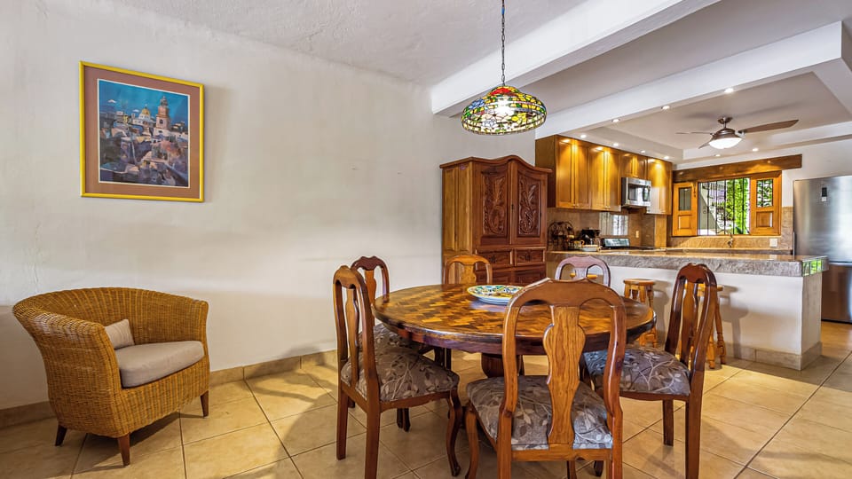Dining Room with plenty of space to seat all six in your group.